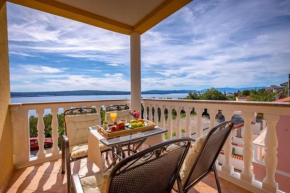 Appartement mit Balkon und Meerblick